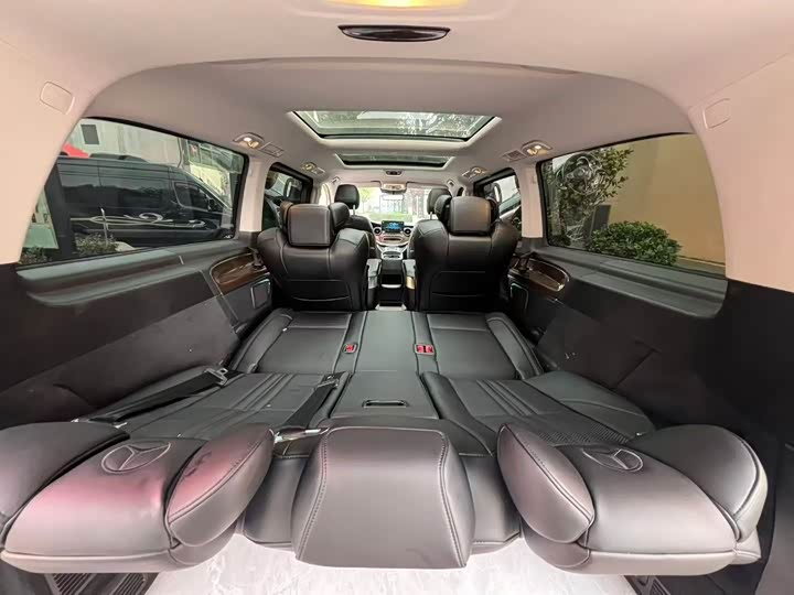 Фото 9 - Mercedes-Benz V-Class