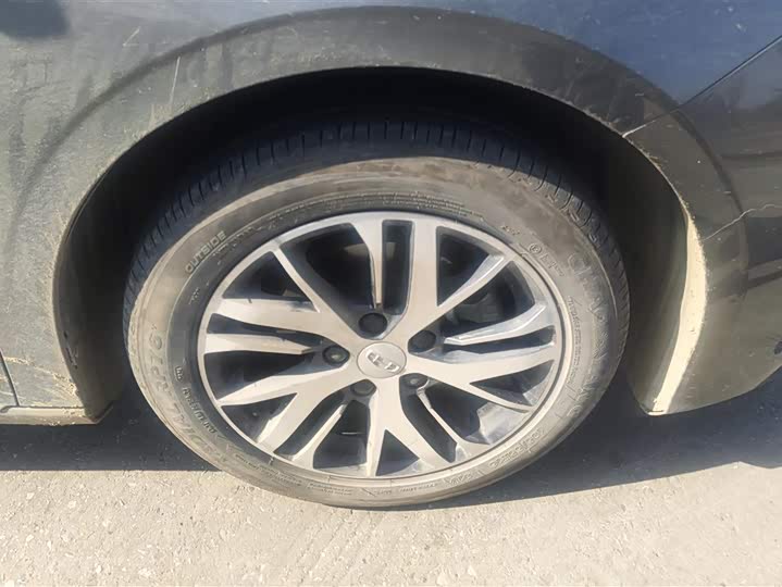 Фото 6 - Geely Emgrand