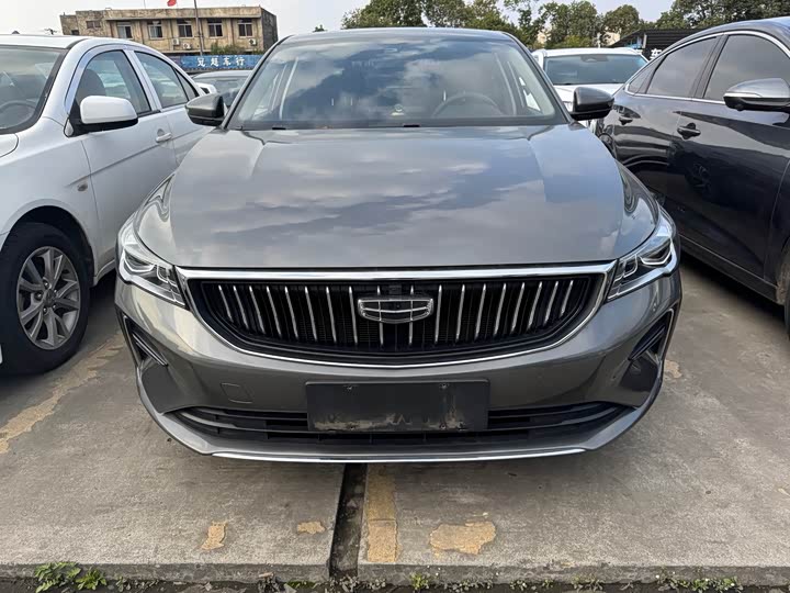 Фото 2 - Geely Emgrand