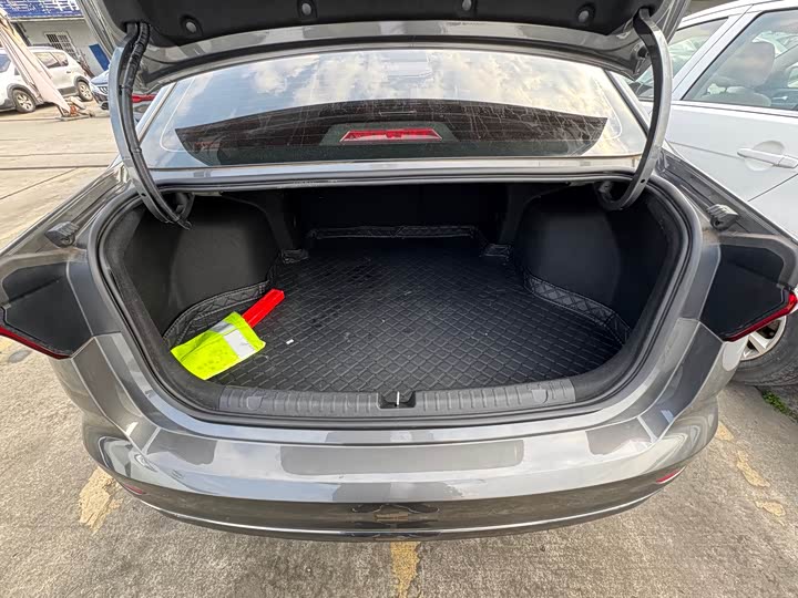 Фото 9 - Geely Emgrand