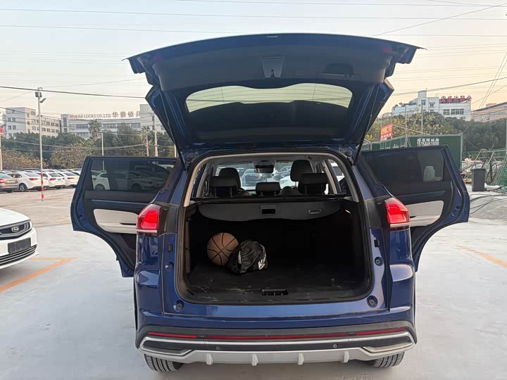 Фото 9 - Geely Atlas