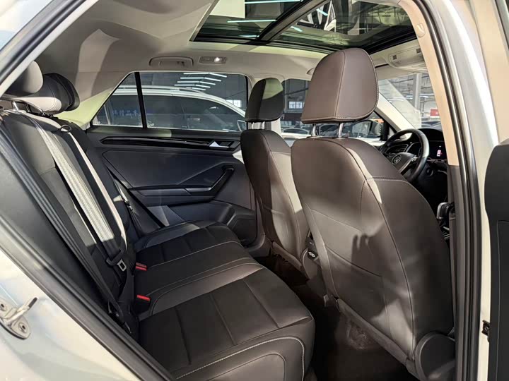 Фото 6 - Volkswagen T-Roc