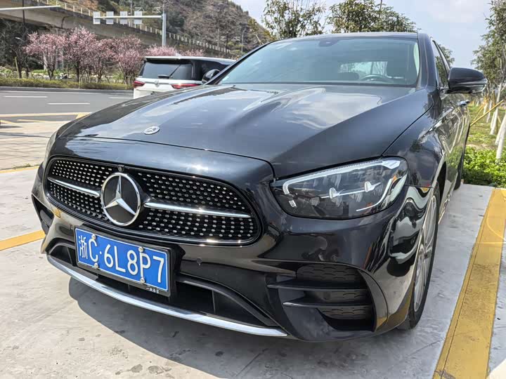 Фото 1 - Mercedes-Benz E-Class