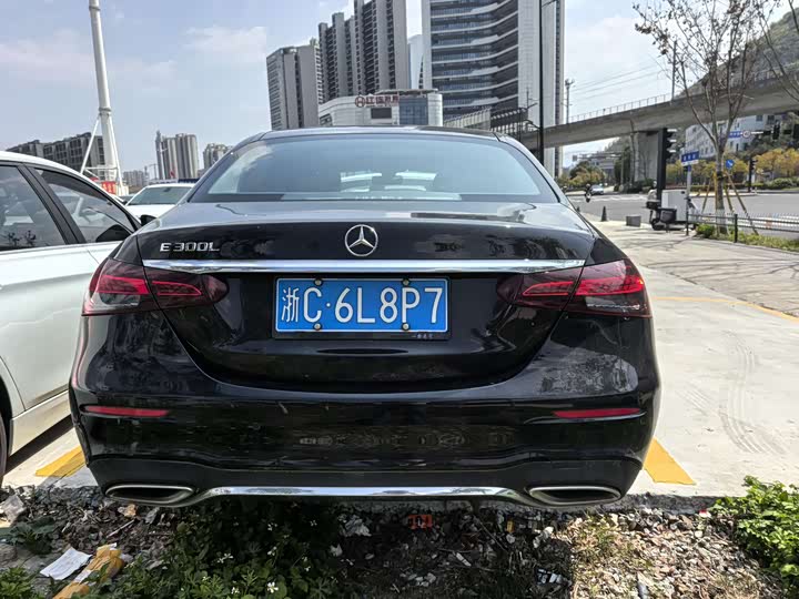 Фото 4 - Mercedes-Benz E-Class