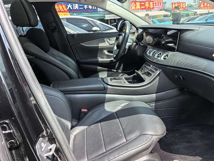 Фото 6 - Mercedes-Benz E-Class