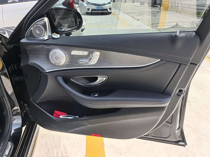 Фото 7 - Mercedes-Benz E-Class