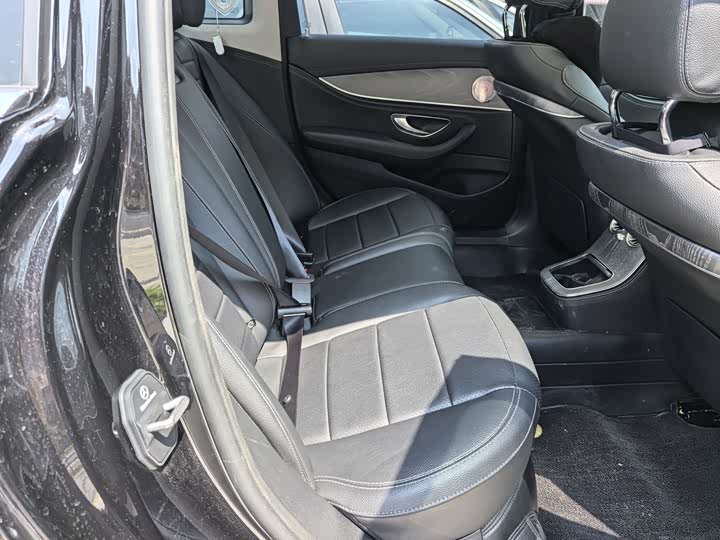 Фото 8 - Mercedes-Benz E-Class