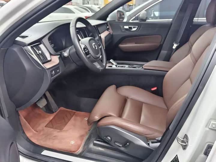 Фото 4 - Volvo XC60