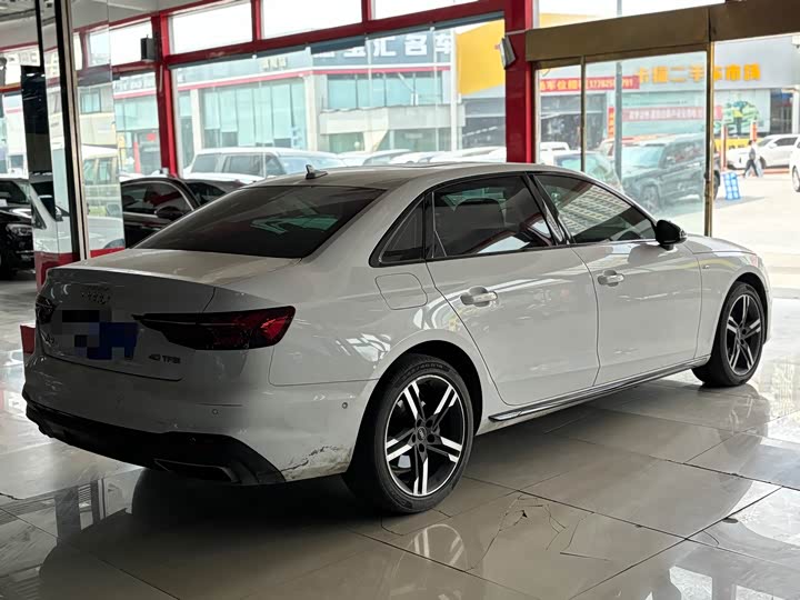 Фото 2 - Audi A4L