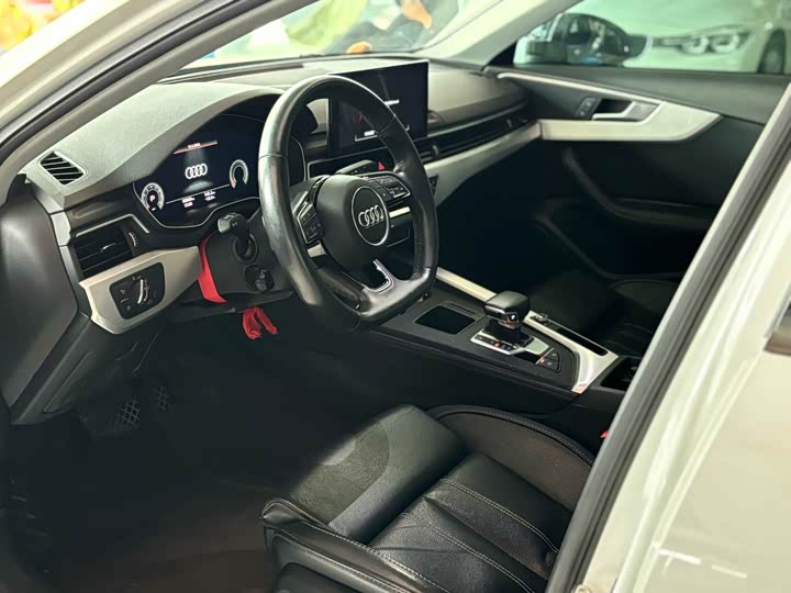 Фото 4 - Audi A4L