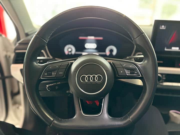 Фото 8 - Audi A4L