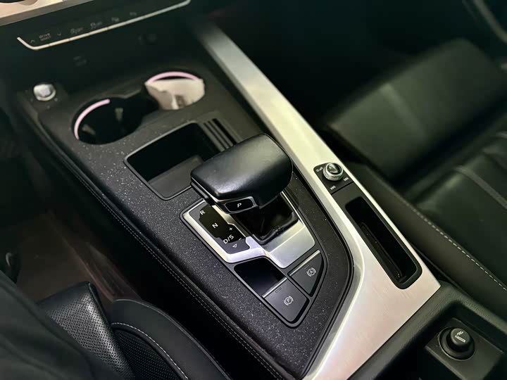Фото 9 - Audi A4L