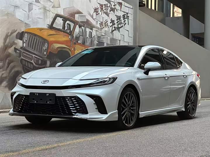 Фото 1 - Toyota Camry