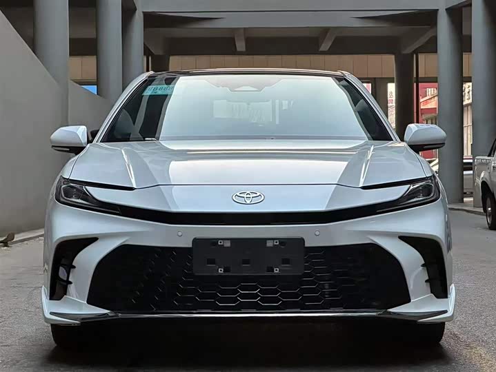 Фото 2 - Toyota Camry