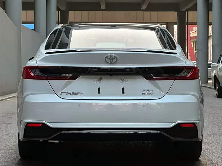 Фото 4 - Toyota Camry