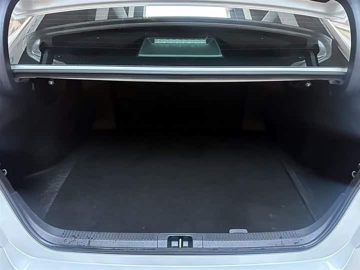 Фото 8 - Toyota Camry