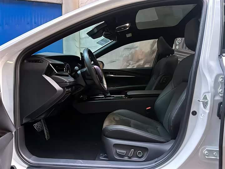 Фото 9 - Toyota Camry