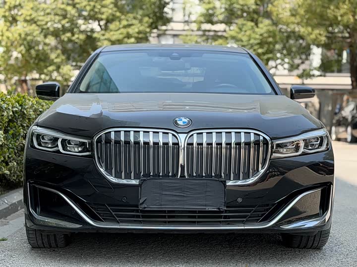Фото 2 - BMW 7 Series