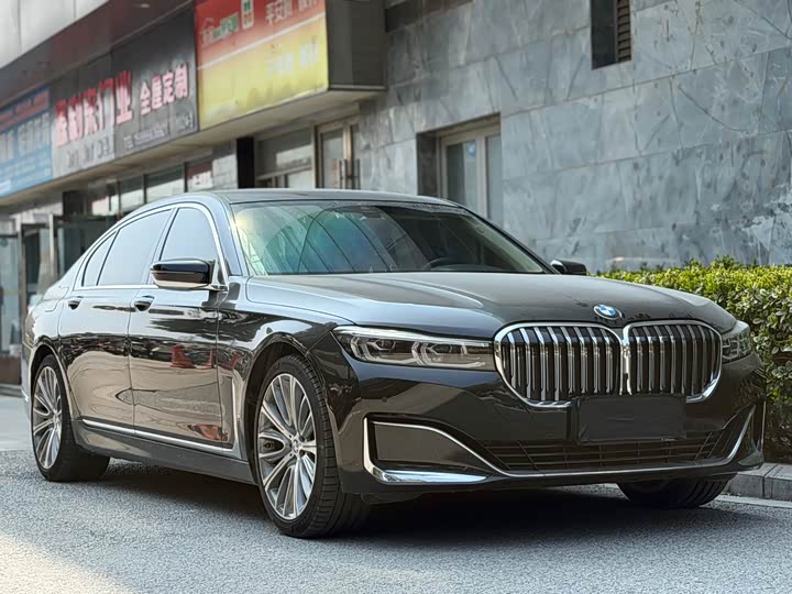 Фото 3 - BMW 7 Series