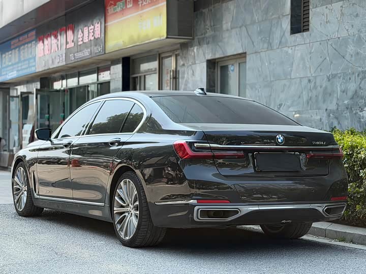 Фото 4 - BMW 7 Series