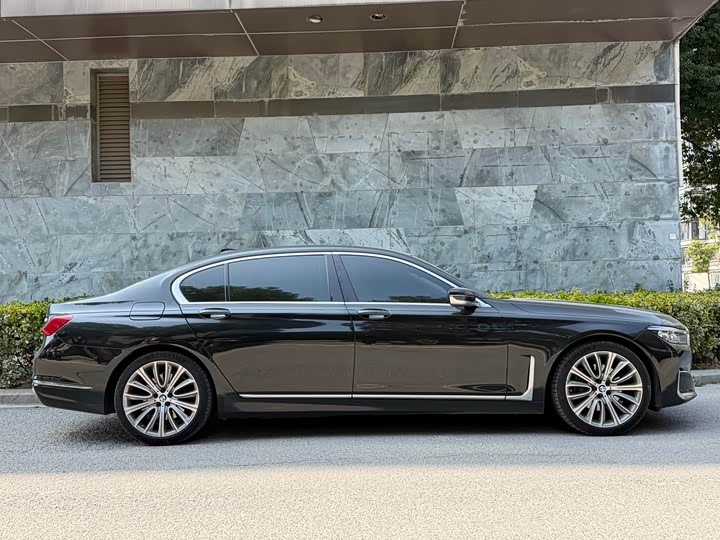 Фото 8 - BMW 7 Series