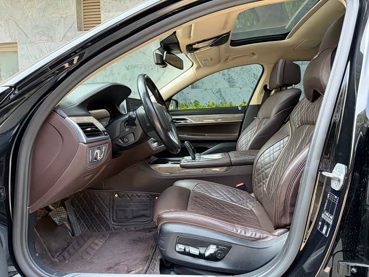 Фото 9 - BMW 7 Series