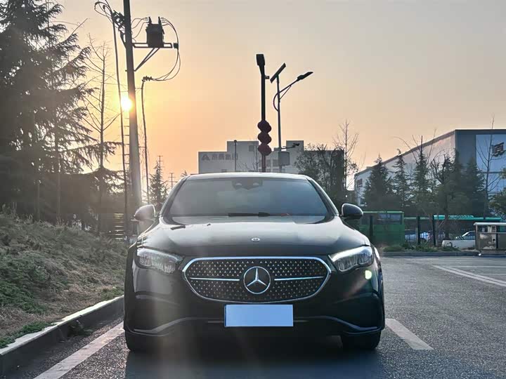 Фото 2 - Mercedes-Benz E-Class