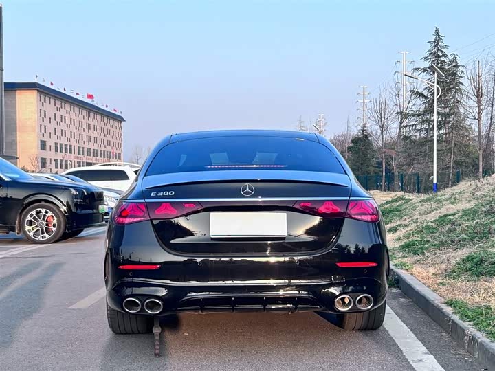 Фото 4 - Mercedes-Benz E-Class