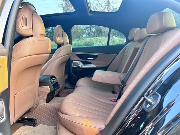 Фото 7 - Mercedes-Benz E-Class