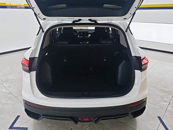 Фото 4 - Geely Coolray