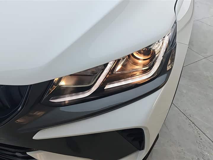 Фото 5 - Geely Coolray