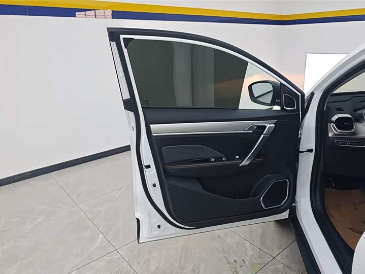 Фото 7 - Geely Coolray