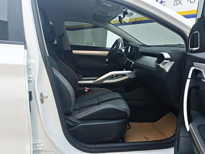 Фото 8 - Geely Coolray