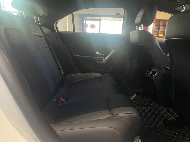 Фото 9 - Mercedes-Benz A-Class