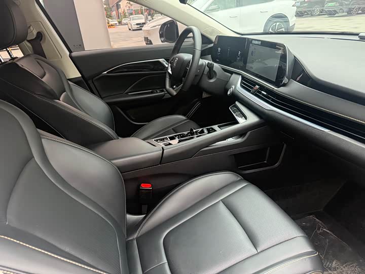 Фото 6 - Bestune B70