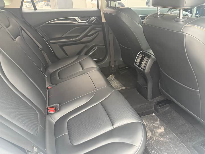 Фото 8 - Bestune B70