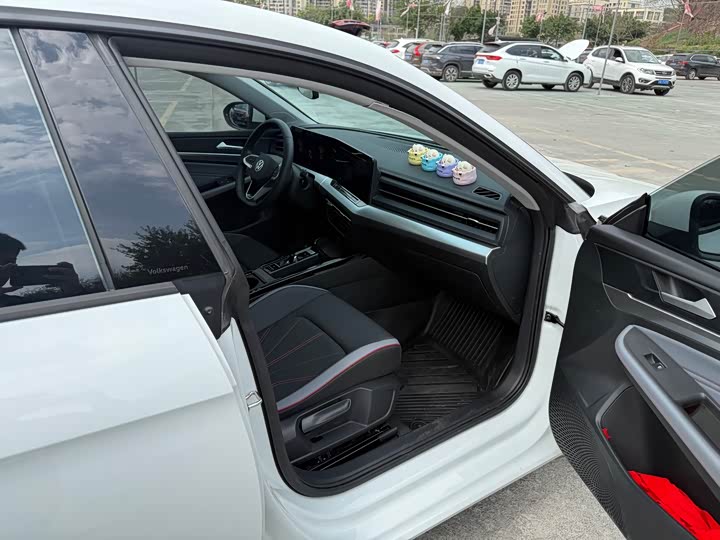 Photo 9 - Volkswagen Lamando L