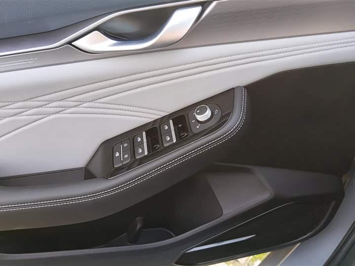 Фото 7 - Geely Preface