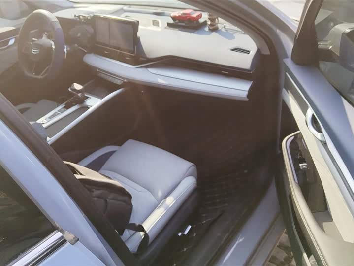 Фото 8 - Geely Preface