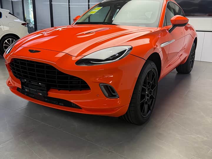 Фото 1 - Aston Martin DBX