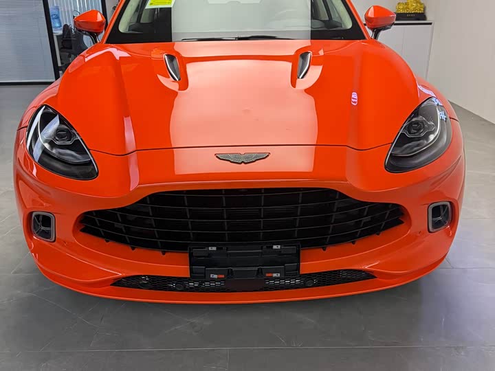 Фото 2 - Aston Martin DBX