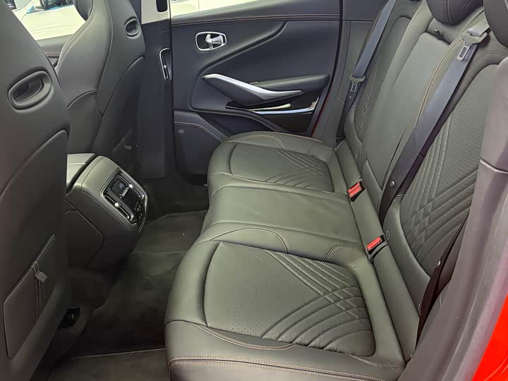 Фото 6 - Aston Martin DBX