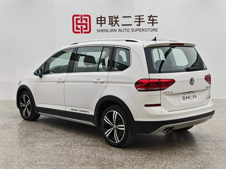 Фото 2 - Volkswagen Touran L