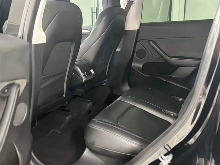 Фото 8 - Tesla Model Y