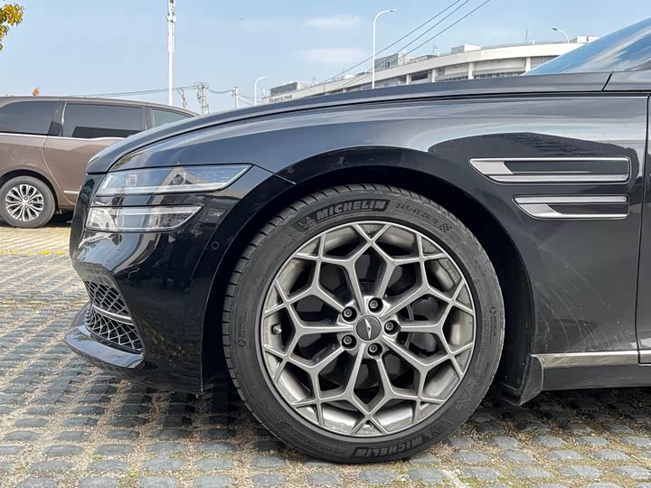 Фото 8 - Genesis G80