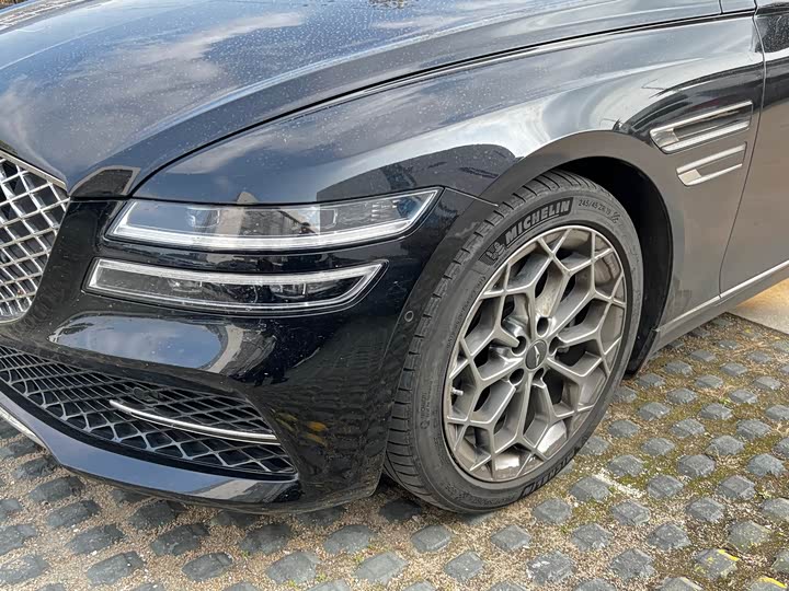 Фото 9 - Genesis G80