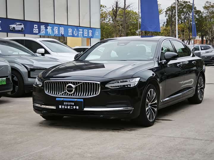 Фото 1 - Volvo S90