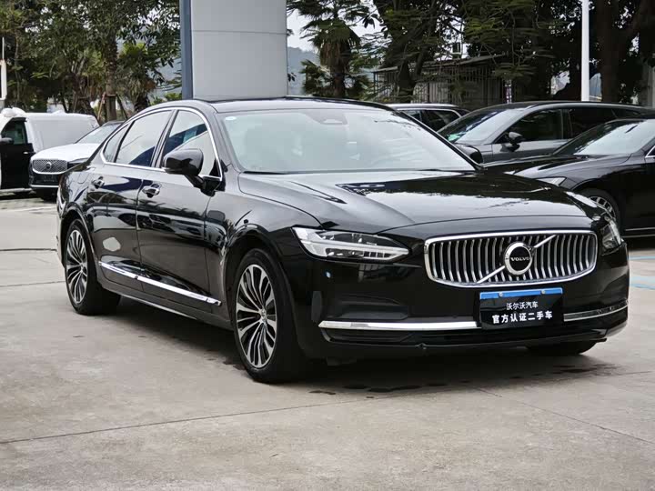Фото 2 - Volvo S90