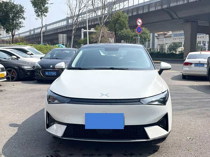 Фото 2 - XPeng P5