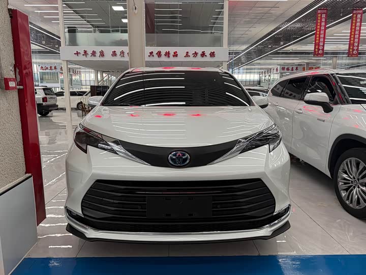 Photo 1 - Toyota Sienna